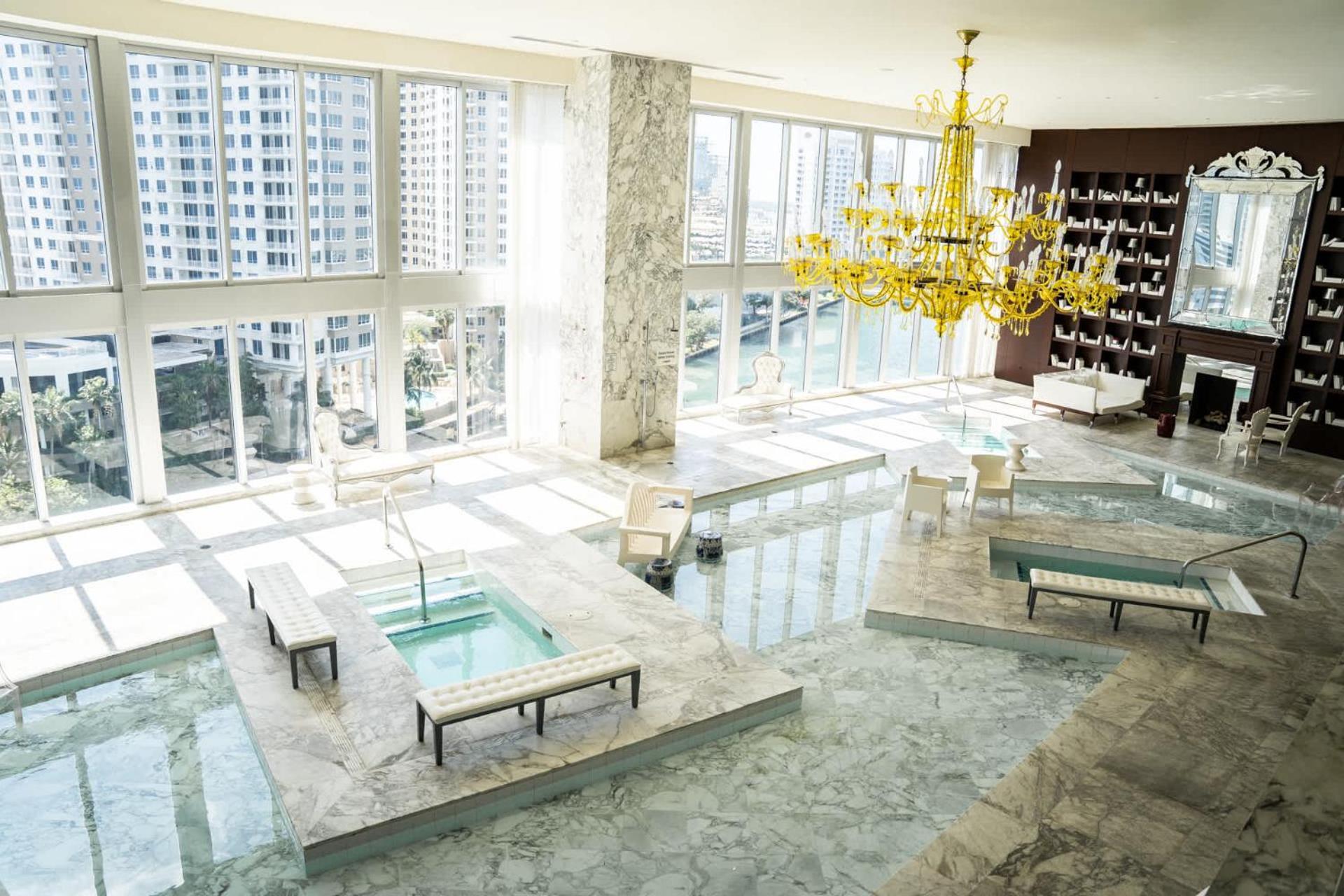 Mvr - Wake To Water & Skyline Views